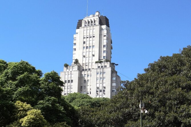 Argentine Art History Tour in Retiro neighborhood - Aldo de Sousa gallery: current exhibitions, and why galleries are different from museums