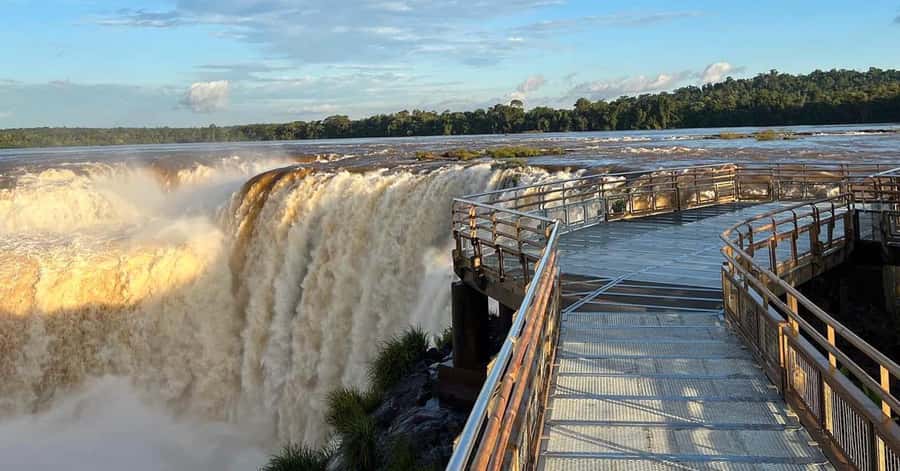 Argentinian Falls Tour + Optional Boat Ride (Private) - Food, water, rain, and the small stuff that saves your mood