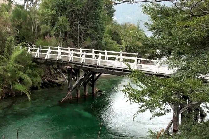 Bariloche San Martin de los Andes and Seven Lakes Road Tour - San Martín de los Andes by Lake Lácar: a town break that keeps the day balanced