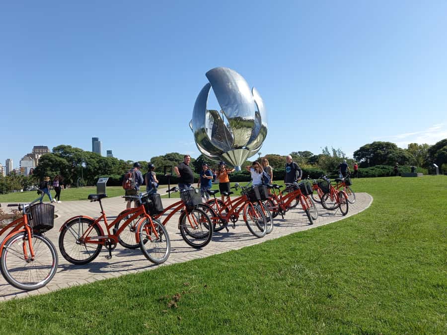 Bike Tour: Buenos Aires to the North - Rallies of emotion: Recoleta and the Eva Perón and Malvinas moments