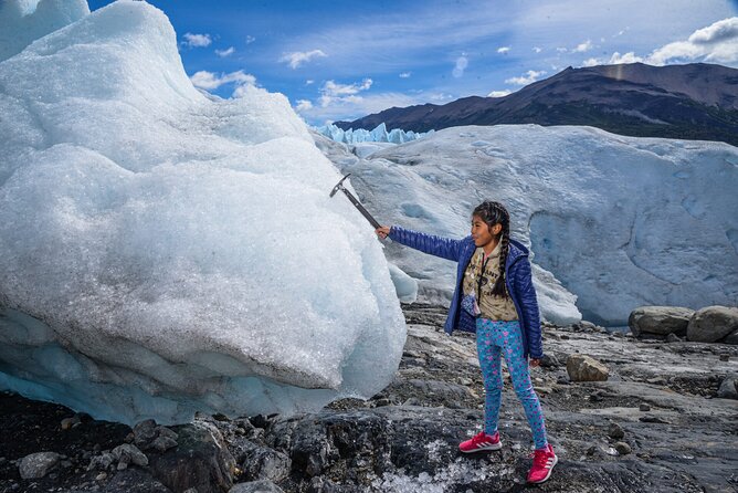 Blue Safari: Perito Moreno Glacier with Hiking and Navigation - Back to the water: the second ship stop for a close facade view