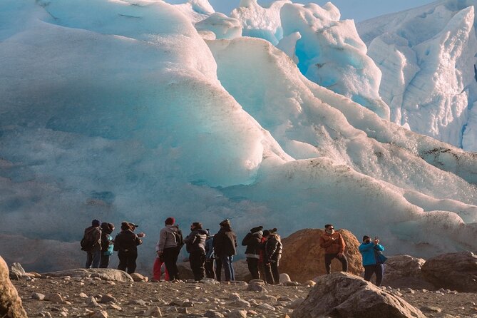 Blue Safari: ride near Perito Moreno - Another boat pass: seeing crevasses from a new angle