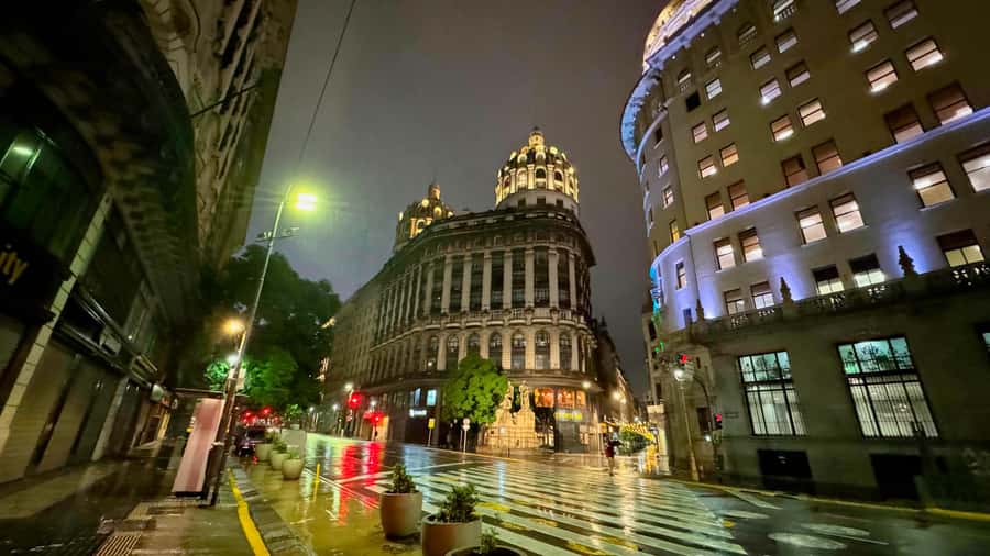 Buenos Aires After Dark: A City Lights & Sunset Experience - Plaza de Mayo to Puerto Madero: A Night Change of Pace