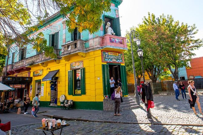Buenos Aires Bike Tour: San Telmo and La Boca Districts - Plaza de Mayo and Casa Rosada: the political center, by bike speed