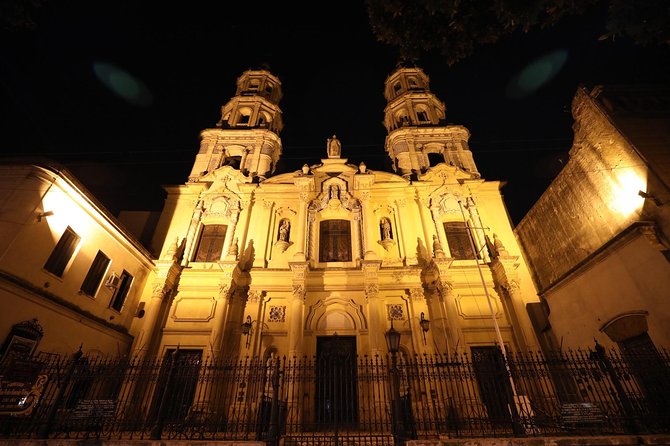 Buenos Aires by Night Private Tour with All-Inclusive Dinner - San Telmo and Plaza Dorrego: Nightlife, Tango Energy, and a Included Nightcap