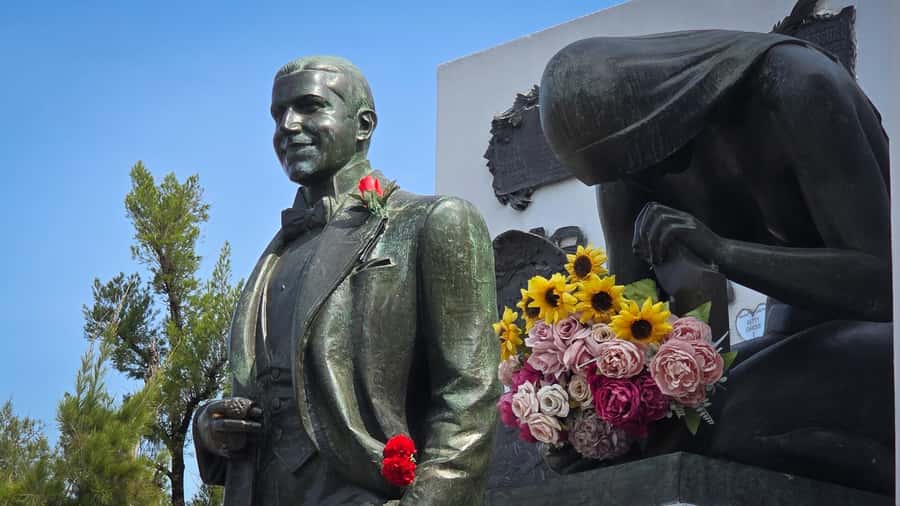 Buenos Aires: Chacarita, The Largest Cemetery In Argentina - Chacarita Cemetery, tango legends plus European grave styles