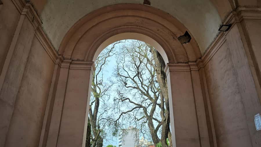 Buenos Aires: Chacarita, The Largest Cemetery In Argentina - Carlos Gardel and Jorge Newbery: the first stories you see