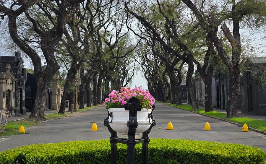Buenos Aires: Chacarita, The Largest Cemetery In Argentina - The tango constellation: Sandrini, Pugliese, and Alfonsina Storni