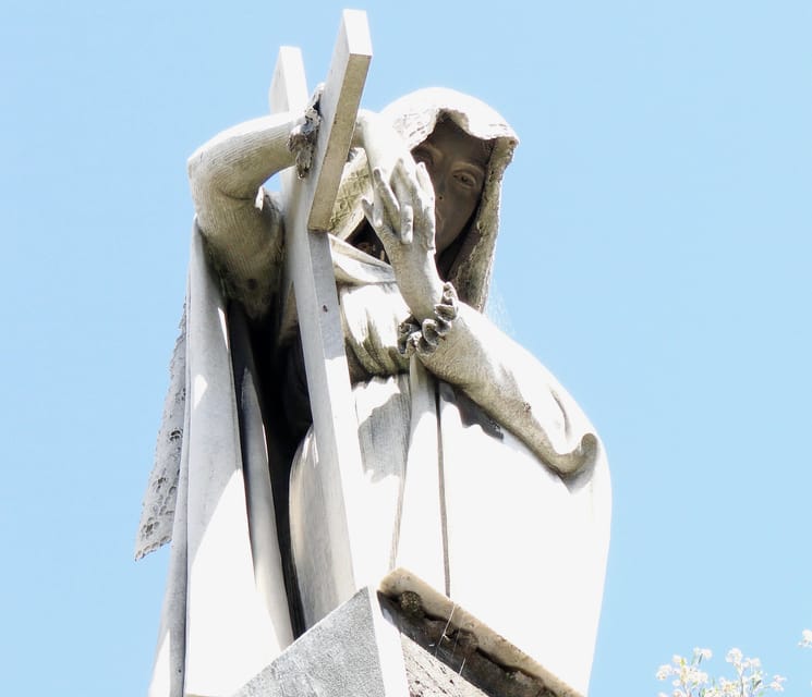 Buenos Aires: City Highlights Guided Tour with Transfer - Avenida de Mayo and San Telmo: cobblestones, antique shops, and old-street drama