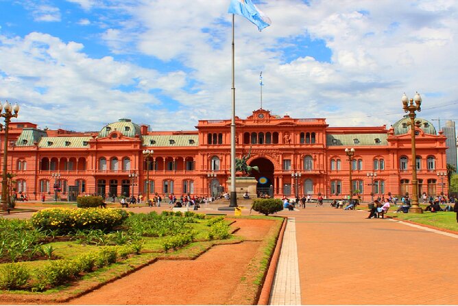 Buenos Aires City Private Van Tour with Local Guide - Casa Rosada and Plaza de Mayo: the pink building with layers underneath