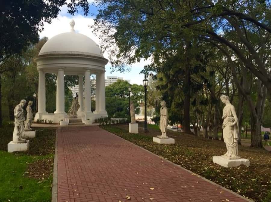 Buenos Aires : Highlights Walking Tour With A Guide - Recoleta Cemetery and Evita’s grave: history you can read with your eyes