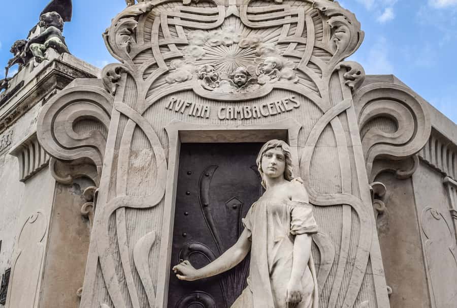 Buenos Aires: La Recoleta Cemetery Guided Tour in English - Why Recoleta Cemetery Feels Different When You Have a Guide
