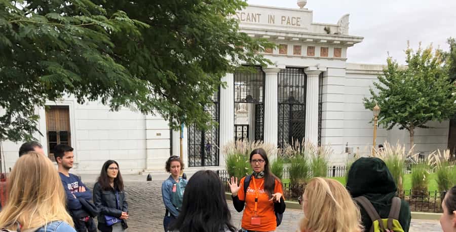 Buenos Aires: La Recoleta Cemetery Guided Tour in English - What the Tour Actually Covers in 2 Hours