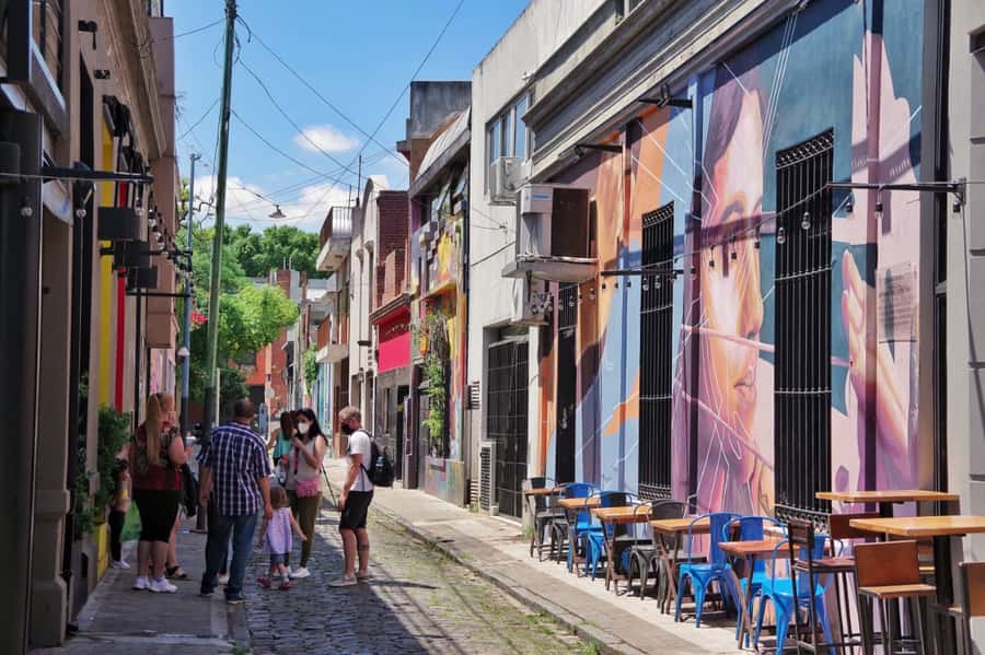 Buenos Aires: Palermo Soho Guided Walking Tour - Designer stores, bar choices, and the selfie-friendly pacing