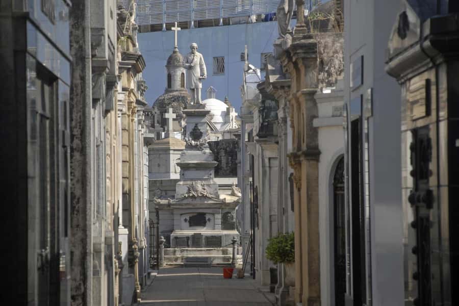 Buenos Aires Premium City Tour - The route starts with classic Buenos Aires power symbols