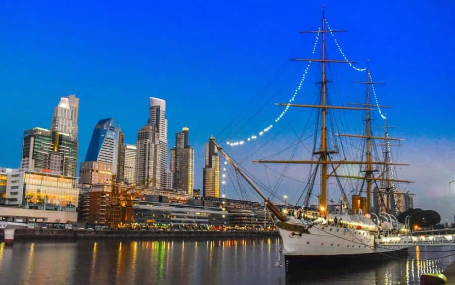 Buenos Aires Premium city tour with street food - Plaza de Mayo: the civic heartbeat and your quick orientation