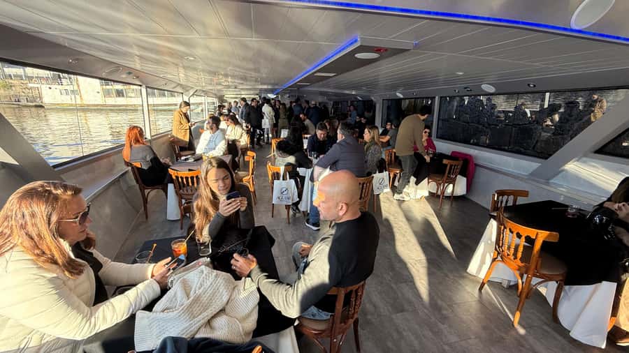 Buenos Aires: Puerto Madero Sunset Cruise with Open Bar - First hour at the start: the open bar and port energy on deck