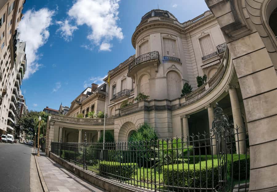 Buenos Aires: Recoleta and Retiro Tip Based Walking Tour - Avenida Alvear, Arroyo, and Alvear Streets: The Elegant Walk