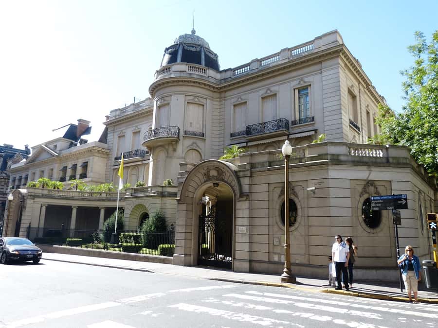 Buenos Aires: Recoleta Neighborhood Walking Tour - Floralis Genérica and Plaza Space You’ll Actually Notice