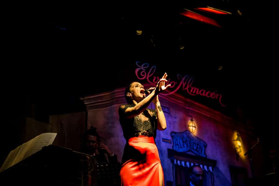 Buenos Aires: Tango - El Viejo Almacén! The first and most traditional show - Your night schedule: 8:15 pm dinner meet-up and how the timing works