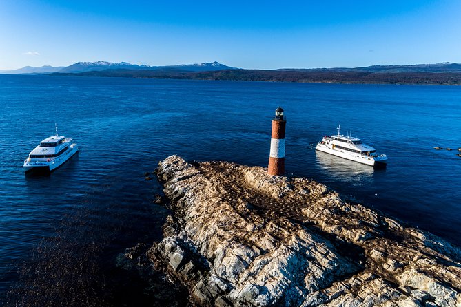 Canoero Catamarans: Isla de los Lobos, Les Eclaireurs Lighthouse and Pingüinera tour - Who should book this penguin and lighthouse catamaran