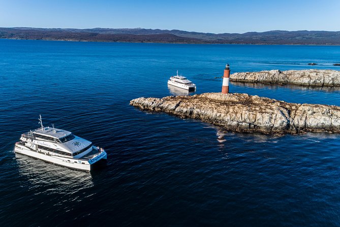 Canoero Catamarans: Isla de los Lobos, Les Eclaireurs Lighthouse and Pingüinera tour - Getting on board at Av. Prefectura Naval Argentina 470