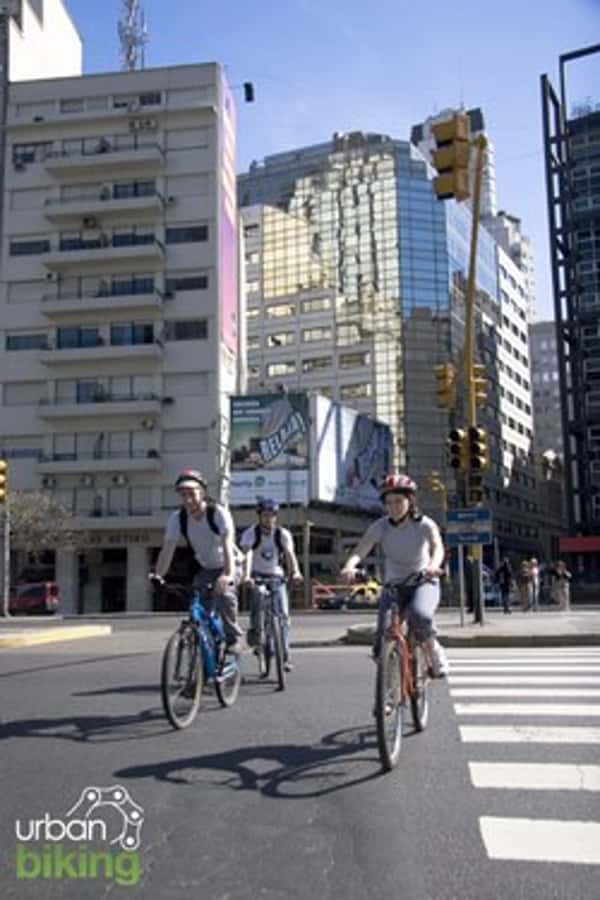City Bike Tour in Palermo and Recoleta - Chile 1145 to Plaza San Martín: setting the tone in the north