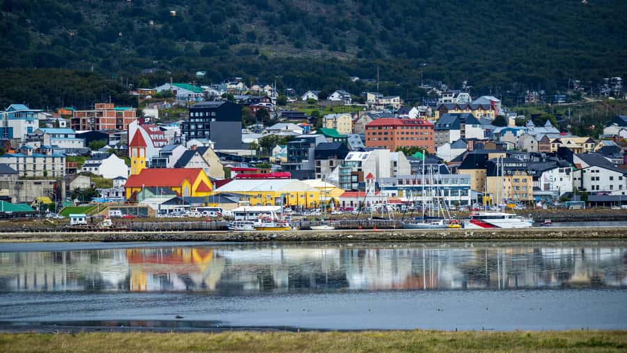 City tour and Wine tasting - Ushuaia in 3 hours, with wine to slow you down