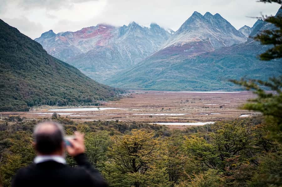 Crossing the Andes: Fagnano and Escondido lakes with lamb - Setting out from Ushuaia on National Route 3