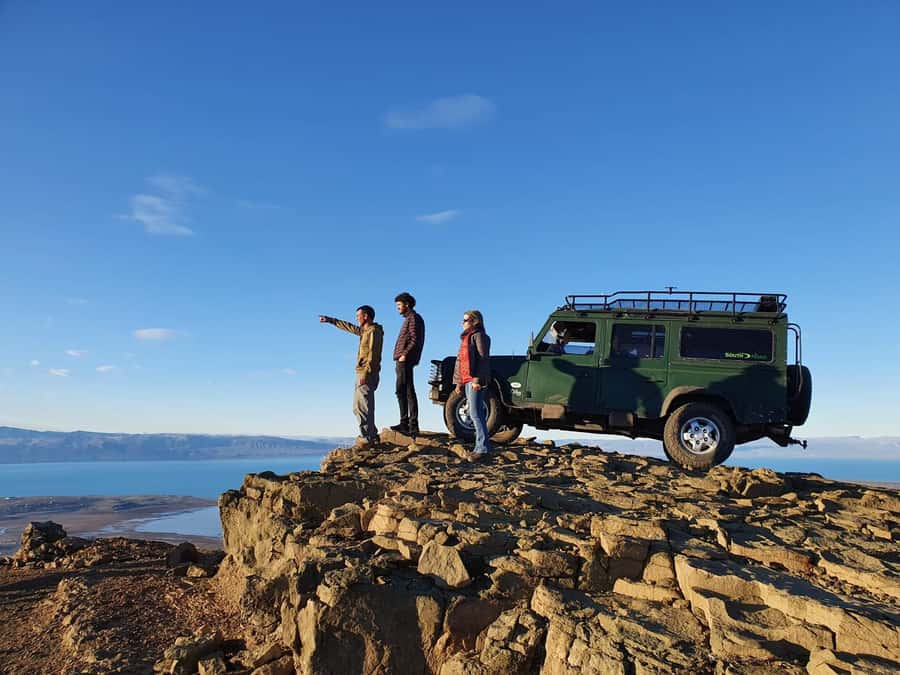 El Calafate: 4WD Adventure with Optional Hike or Zipline - The hilltop ascent: 35 km of views toward Lake Argentino and the Ice Field