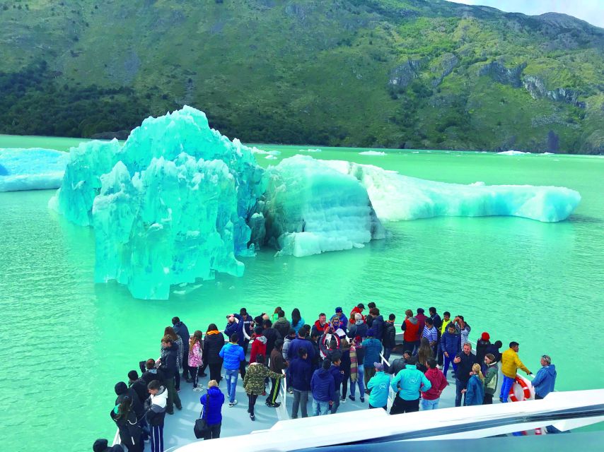 El Calafate: Glaciers Gourmet Experience - Full Day Cruise - Gourmet lunch onboard, plus kid-friendly downtime
