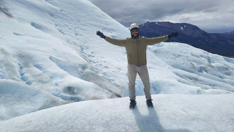 El Calafate: Minitrekking in the Perito Moreno Glacier - Bajo de las Sombras shelter: briefing, ice falls, and first real proximity