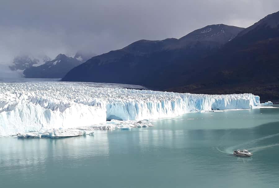 El Calafate: Perito Moreno Glacier, Boat Cruise & Glaciarium - Watching calving from above, then seeing the same glacier from below