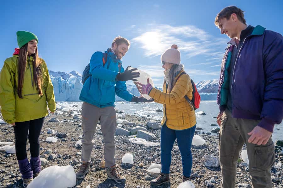 El Calafate: "Perito Moreno Glacier with the Tour - Blue Safari". - What to pack: stay warm, stay dry, and stay sun-safe