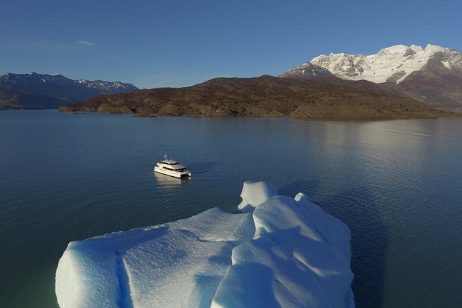Estancia Cristina Mirador del Glaciar Upsala - Cruising Lago Argentino toward the Cristina Channel