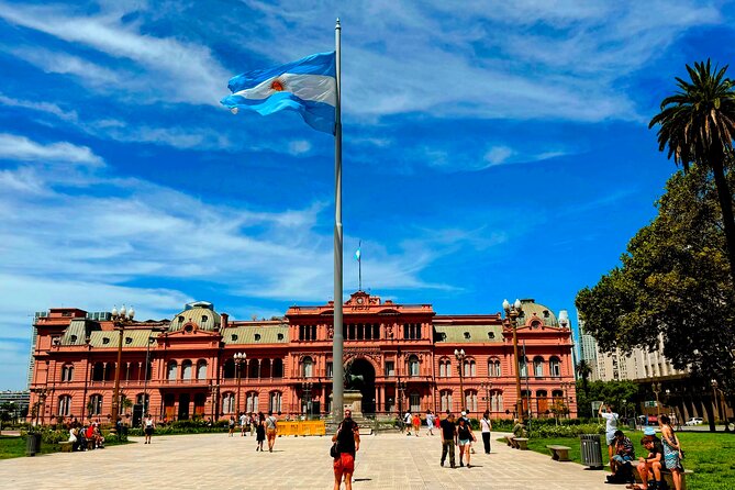 Evita Perón Private Tour: the woman behind "Don´t cry for me Argentina" and more - The former Eva Perón Charity Foundation and Luna Park’s meeting legend