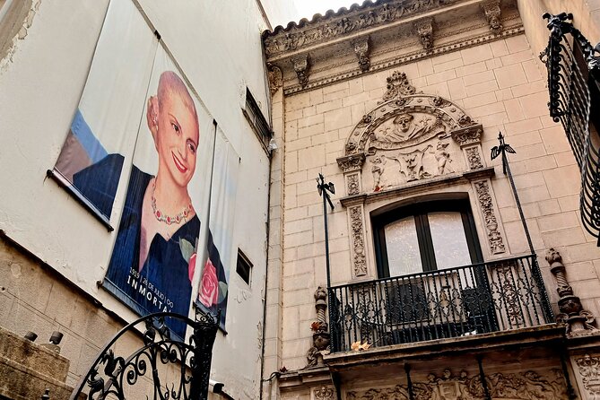 Evita Perón Private Tour: the woman behind "Don´t cry for me Argentina" and more - La Recoleta Cemetery: a quiet ending at Evita’s resting place