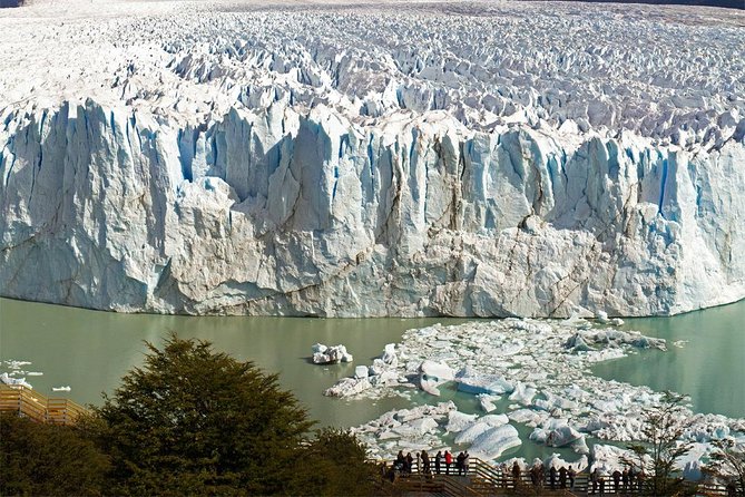 Excursion to the Perito Moreno Glacier, with guide and transfer to / from the hotel - Cerro Comisión and Lake Argentino: the guide’s quick geography payoff