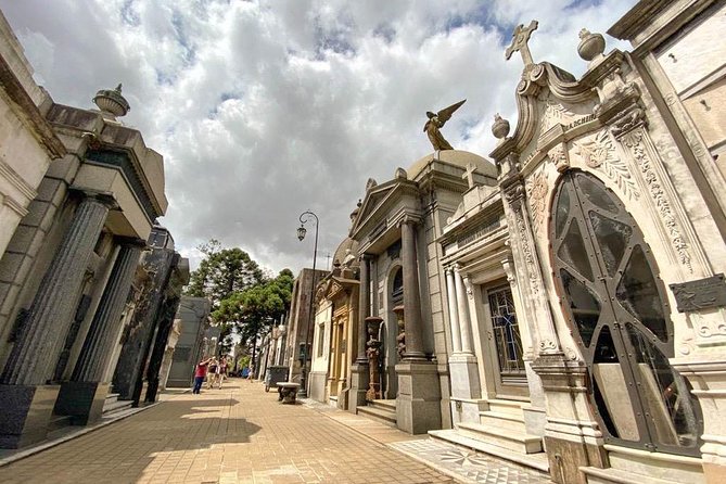 Explore Buenos Aires Highlights on a Walking Tour - Recoleta Cemetery: how to see 6,400+ statues without feeling lost
