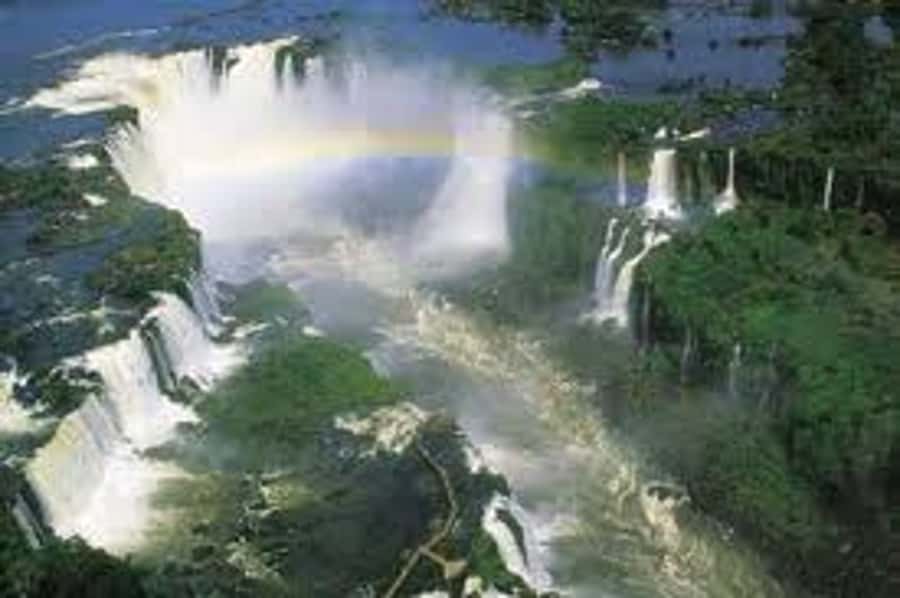 Explore Iguazu Falls in Brazil: An Unforgettable Experience - The 1,200-meter walkways: panoramas, photo stops, and the crowd factor