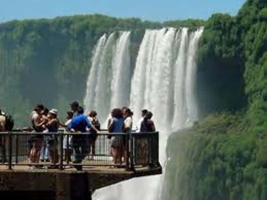 Explore Iguazu Falls in Brazil: An Unforgettable Experience - Guides and language: when this tour truly shines