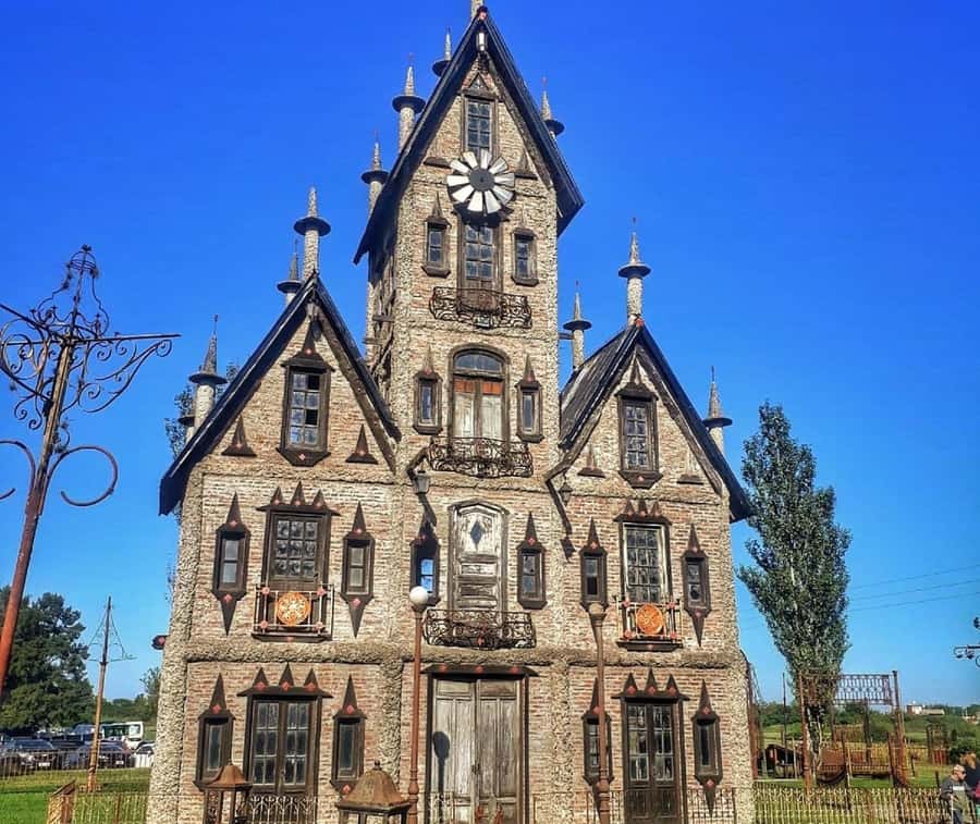 From Buenos Aires: Magical and Mysterious Campanopolis Tour - Campanópolis: A Medieval-Style Citadel Built from Recycled Buenos Aires