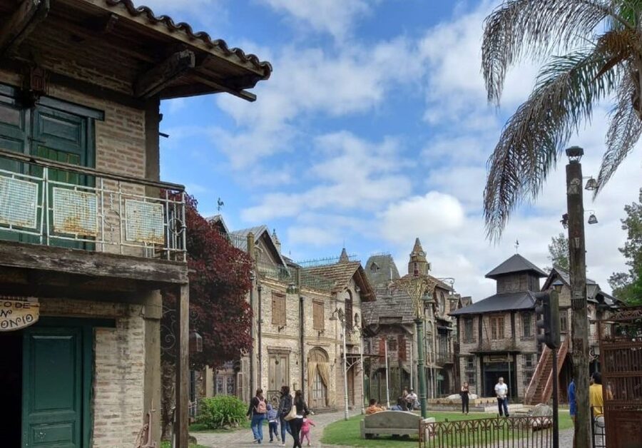 From Buenos Aires: Magical and Mysterious Campanopolis Tour - What to Pack: Water, Light Snacks, and Smart Footwear