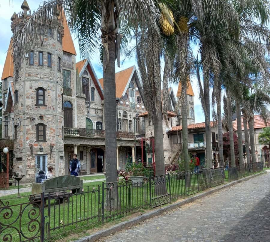 From Buenos Aires: Magical and Mysterious Campanopolis Tour - Language Reality: Spanish and Portuguese Guided, English Gets a General View