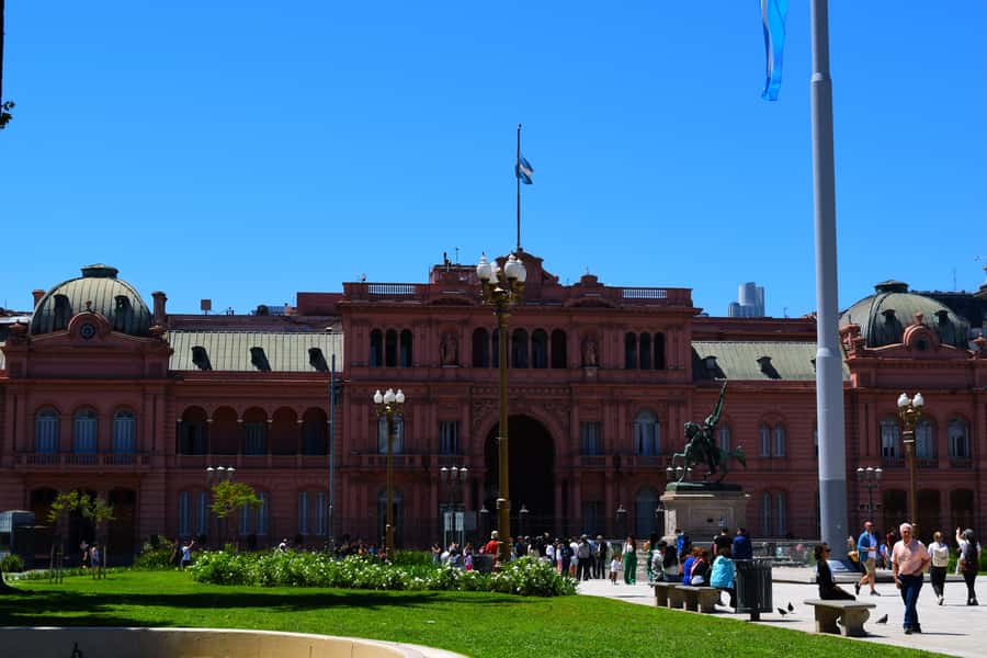 From Colonialism to Eclecticism, Buenos Aires arquitectonica - Juan Ignacio and Loli: the guide combo that makes the details stick