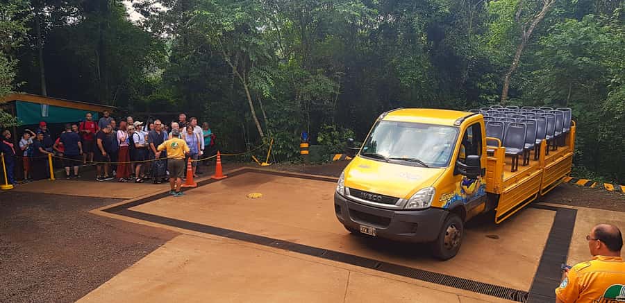 From Foz do Iguaçu: Argentinian Iguazu Falls with Boat Ride - Devil’s Throat and the big cascades: how the viewing works