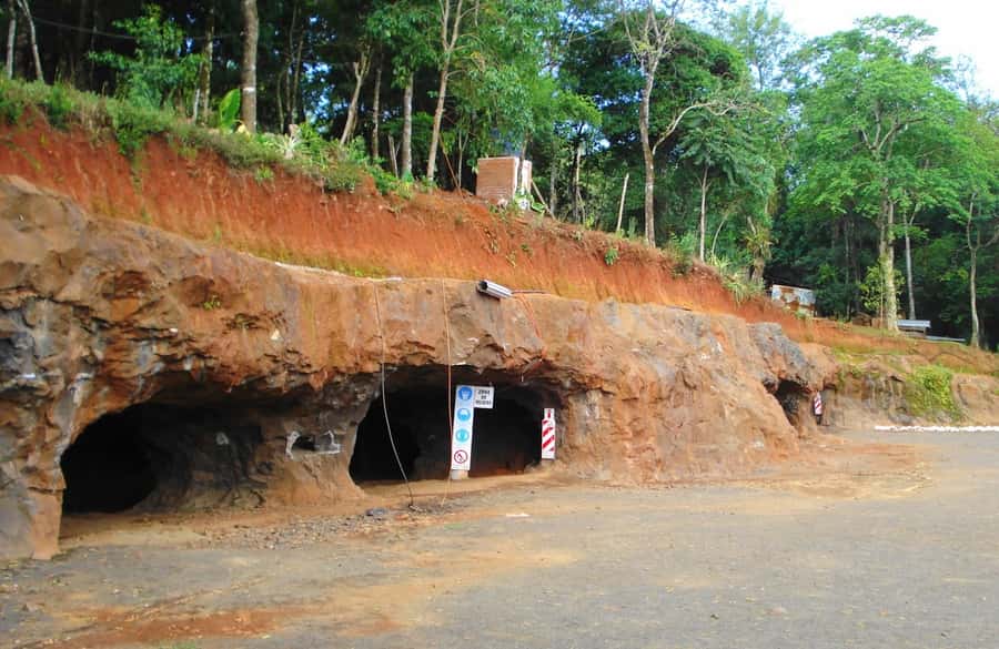 From Puerto Iguazu: San Ignacio Ruins and Wanda Mines Tour - How the Spanish Guide Turns Ruins Into a Story