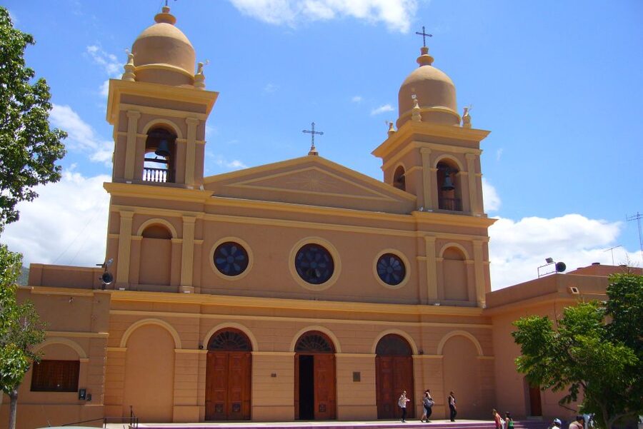 From Salta: Cafayate, Cachi, & Hornocal 3-Day Tour - Day 1: Salta to Cafayate via the Lerma Valley, Tobacco, and Red Rock Stops