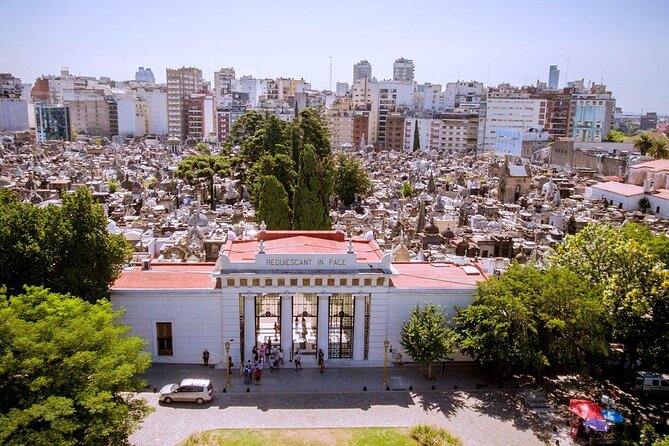 Full Day City Tour in Buenos Aires, Recoleta Cemetery and Tigre - San Telmo on Foot: Antique Streets, Street Performances, and Tango Atmosphere