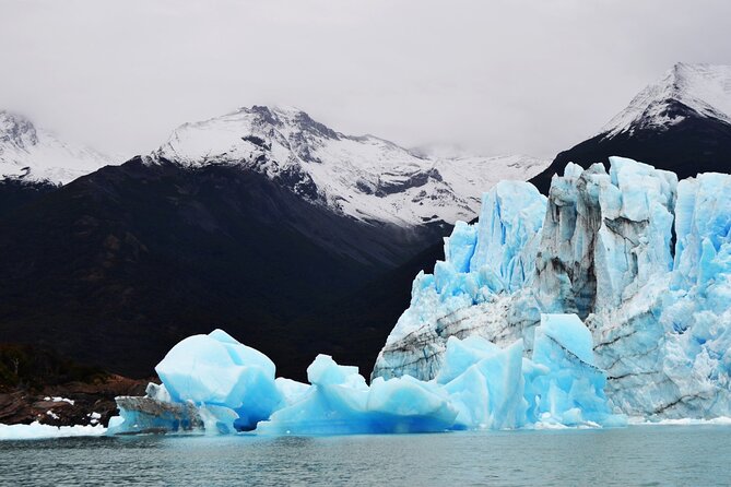 Full Day Gourmet Glacier Tour: Upsala and Spegazzini - Group size and the photo game on a big ice cruise